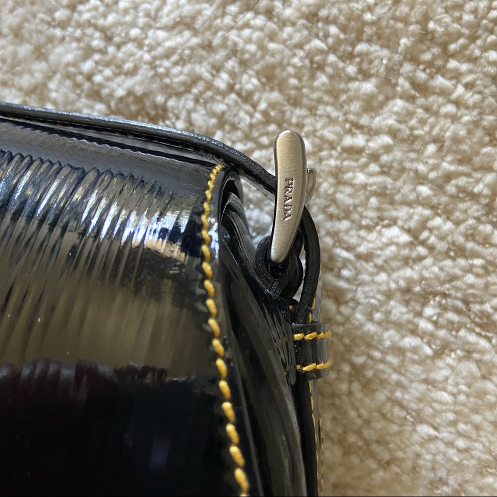 Sold!!🕴PRADA Glossy leather sachet bag 💯 Unisex - Picture 11 of 17